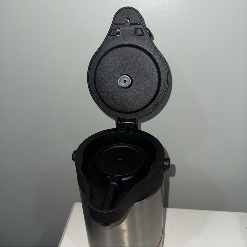 New Coleman Stainless Steel Airpot 2.64 QT(2.5L) Coffee Hot Drink Pump Dispenser - Picture 4 of 5